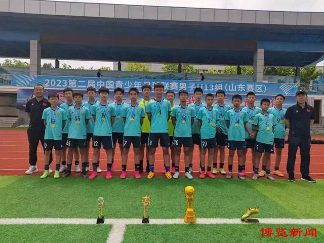 “无论主场还是客场，他们总是坚持不懈，即使我们遇到挫折，即使我们无法派上我们想要派上的球员，即使我们遇到失败和伤病，他们总是支持我们。